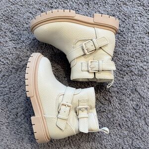 Cat & Jack Cream Kids Boots - Like New - Toddler Size 7